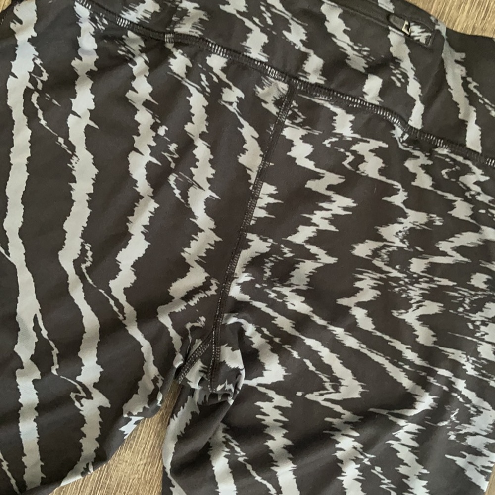 3/$20- EUC Nike dri-fit Capri - Picture 11 of 12